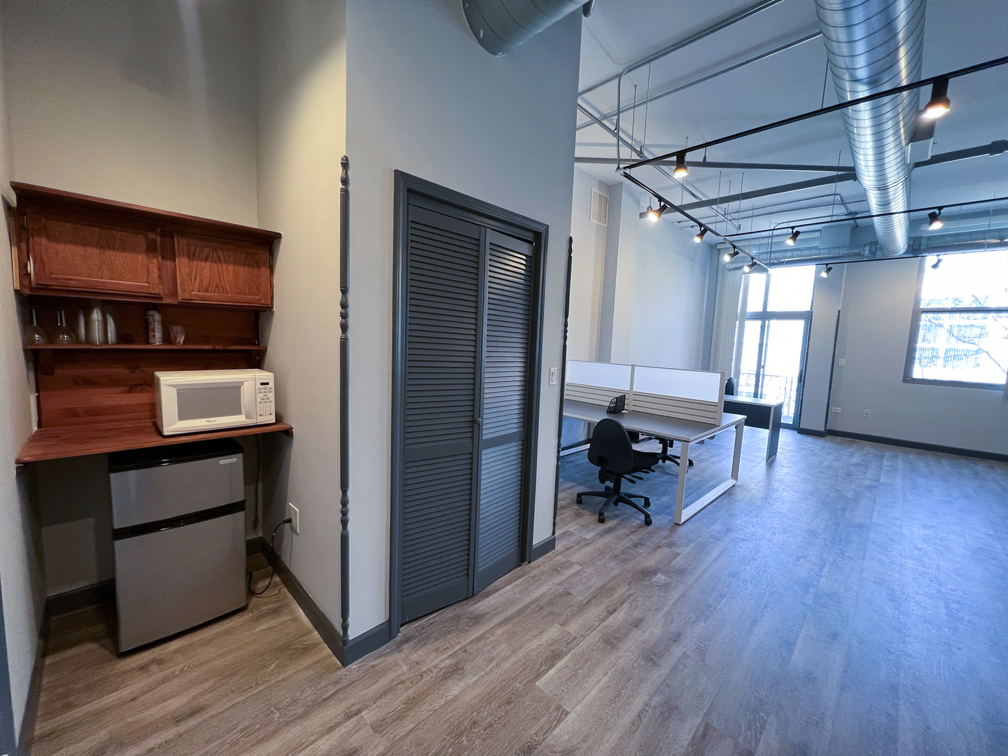 824 W Superior Street 207