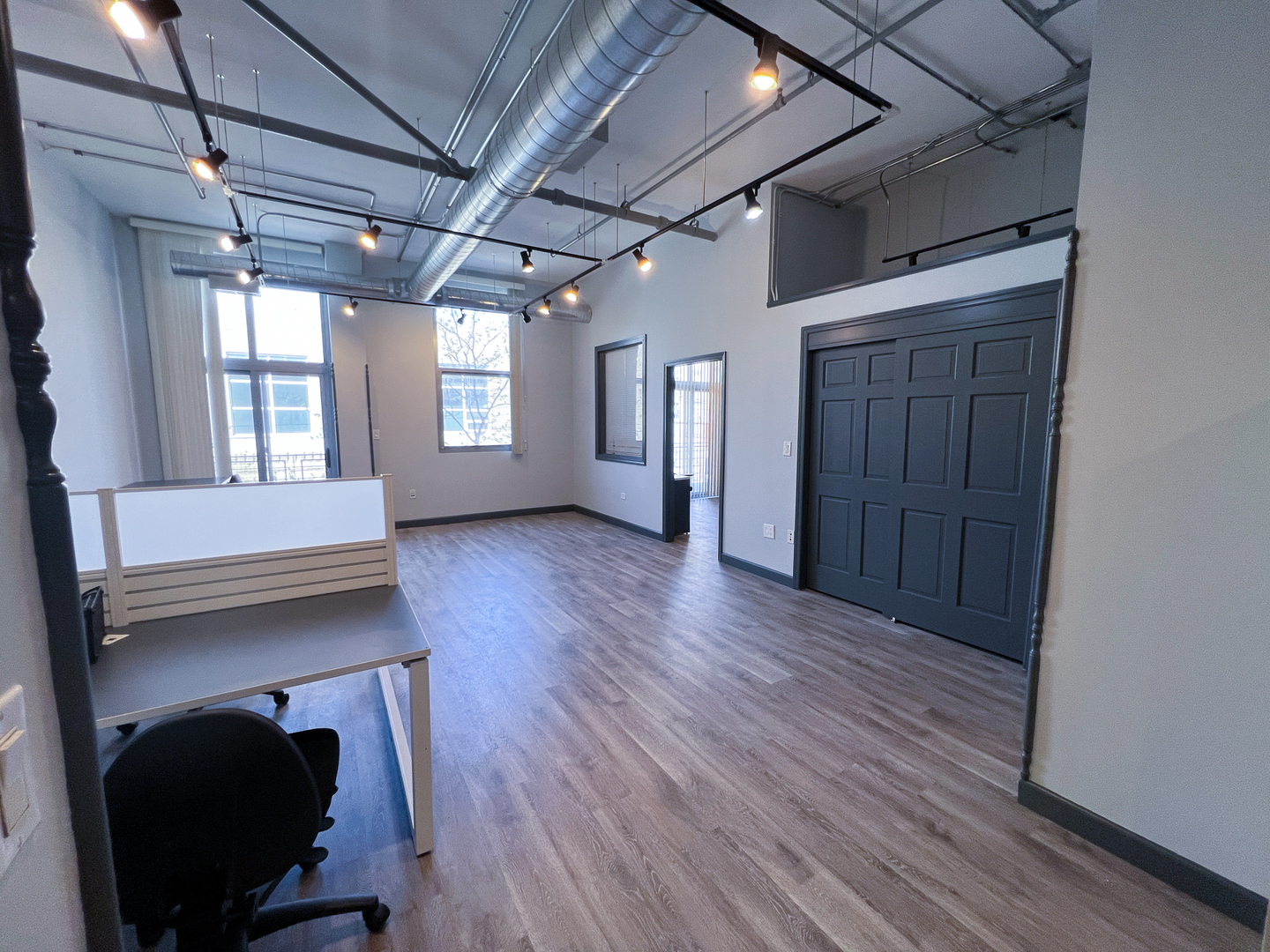 824 W Superior Street 207
