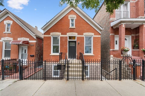 Photo of 2042 W Coulter Street, Chicago, IL 60608 (MLS # 12740089)