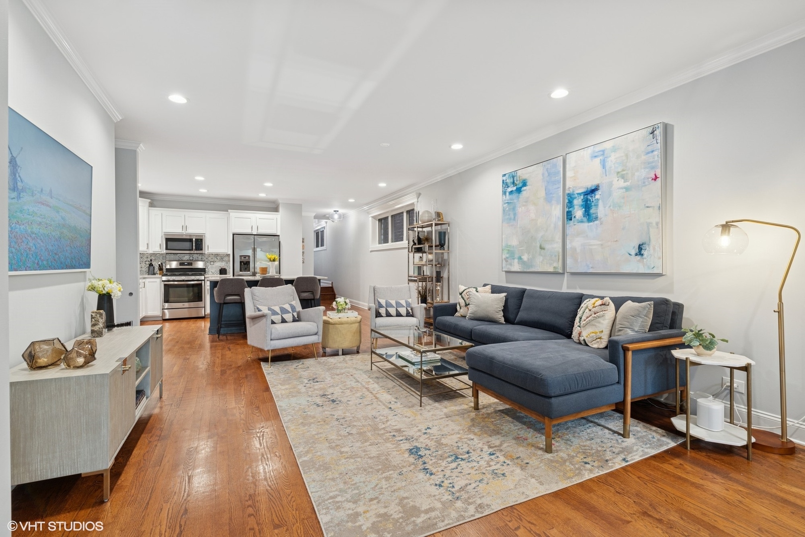 821 W ALDINE Avenue 1