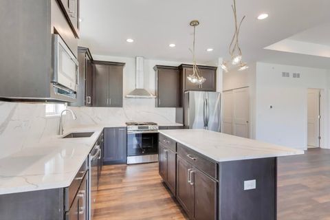 Tiny photo for 898 N Quentin Road, Palatine, IL 60067 (MLS # 12562189)