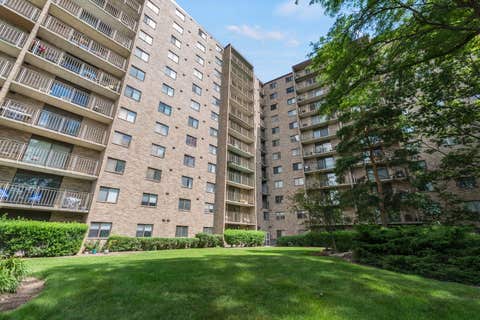 Tiny photo for 6340 AMERICANA Drive #117, Willowbrook, IL 60527 (MLS # 12688562)