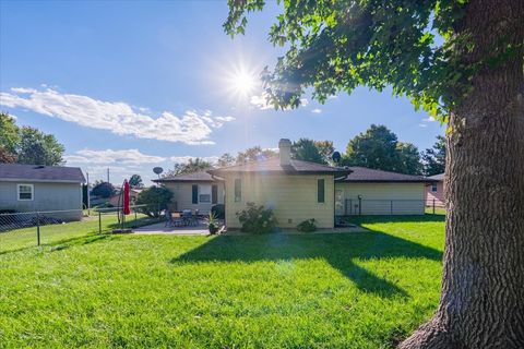 Tiny photo for 16 Holly Drive, Clinton, IL 61727 (MLS # 12480035)