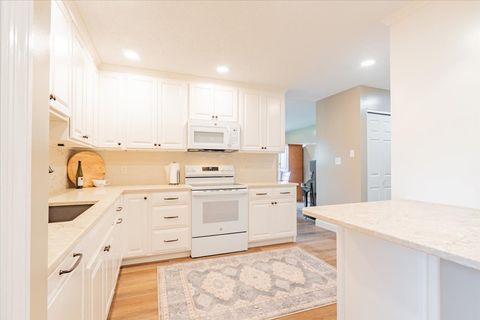 Tiny photo for 16 Holly Drive, Clinton, IL 61727 (MLS # 12480035)