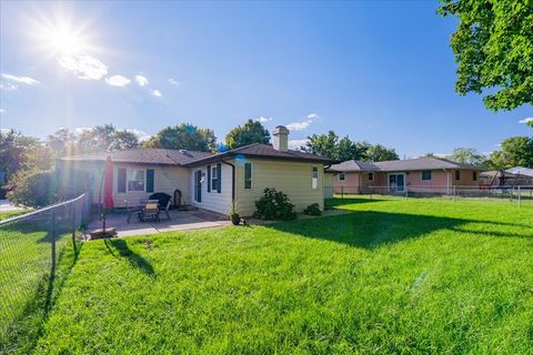 Tiny photo for 16 Holly Drive, Clinton, IL 61727 (MLS # 12480035)