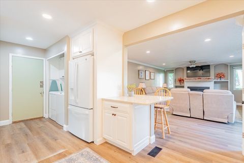 Tiny photo for 16 Holly Drive, Clinton, IL 61727 (MLS # 12480035)