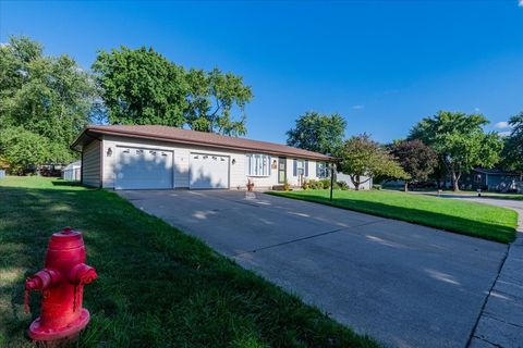 Tiny photo for 16 Holly Drive, Clinton, IL 61727 (MLS # 12480035)