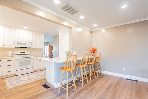 Tiny photo for 16 Holly Drive, Clinton, IL 61727 (MLS # 12480035)
