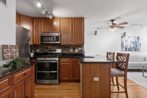 Tiny photo for 1525 W Cullom Avenue #G, Chicago, IL 60613 (MLS # 12613611)