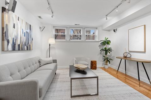 Tiny photo for 1525 W Cullom Avenue #G, Chicago, IL 60613 (MLS # 12613611)