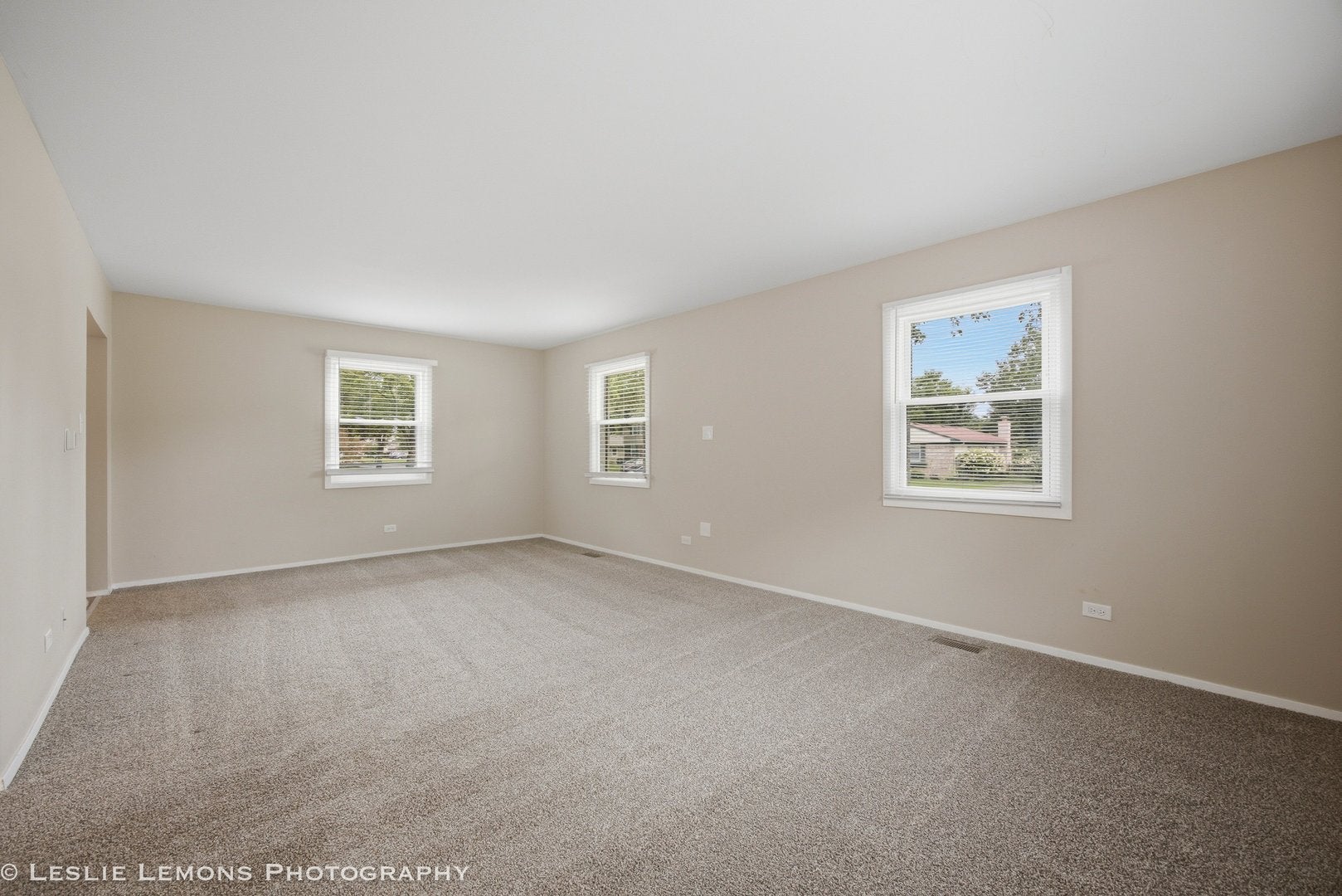 651 WOODHOLLOW Lane