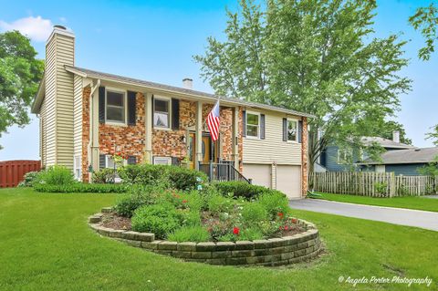 Tiny photo for 1899 W Alder Drive, Hoffman Estates, IL 60192 (MLS # 12671744)