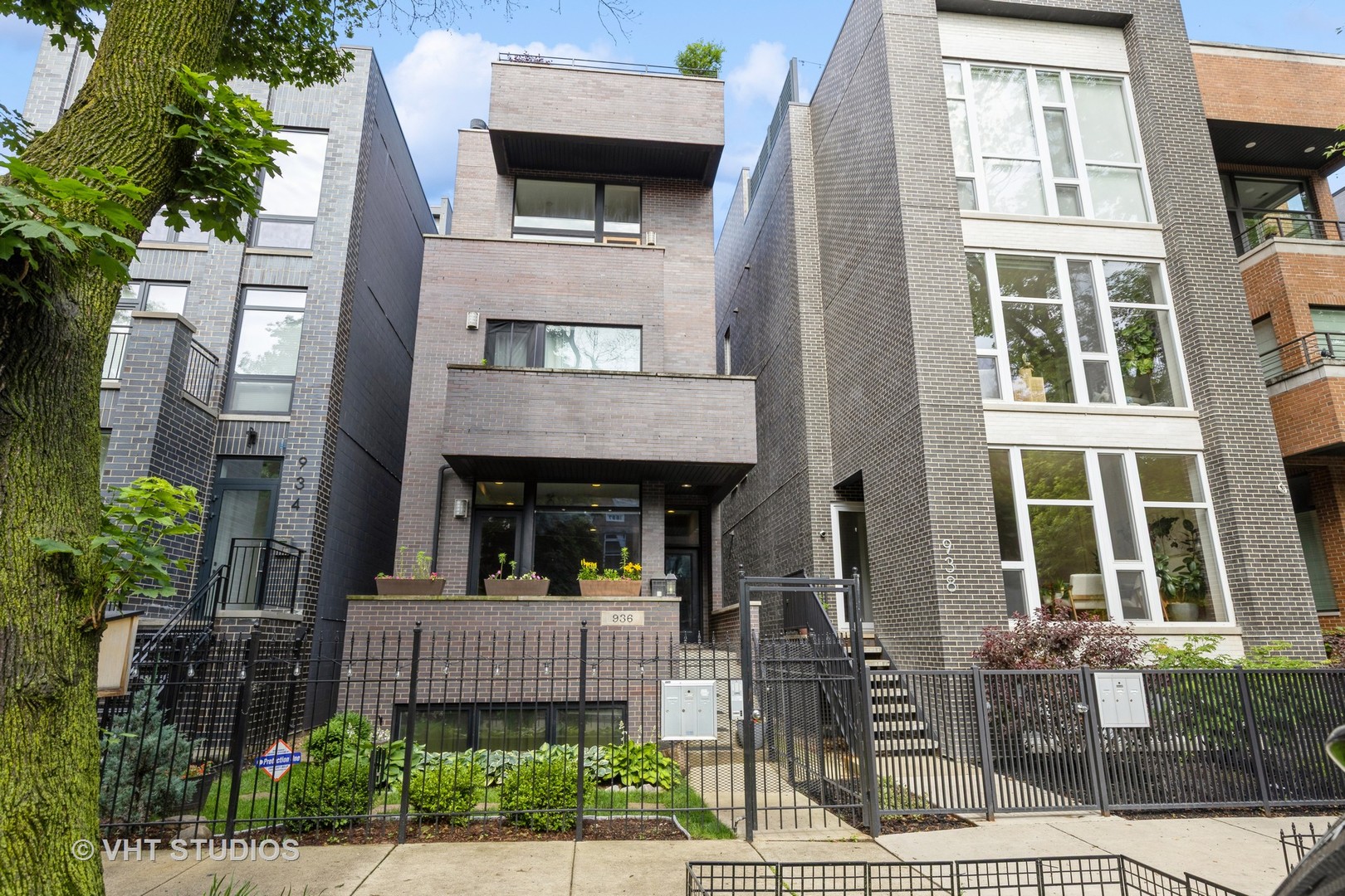 936 N Winchester Avenue 1