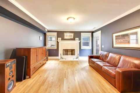 Tiny photo for 315 S Beverly Lane, Arlington Heights, IL 60005 (MLS # 12460699)