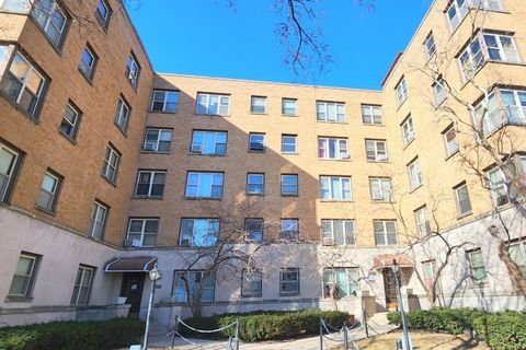 Photo of 2606 W Balmoral Avenue #211, Chicago, IL 60625 (MLS # 12579087)