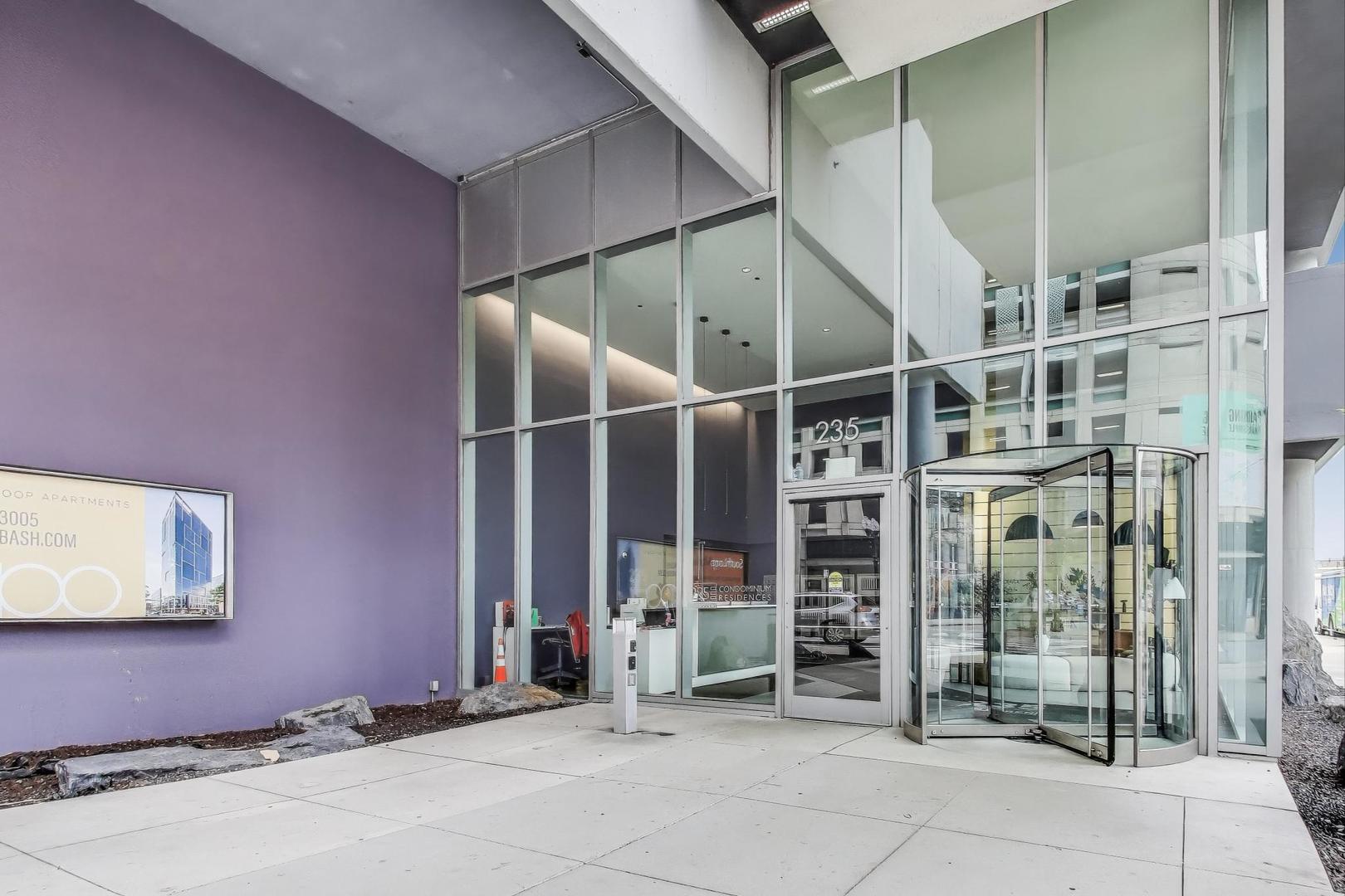 235 W VAN BUREN Street 3414