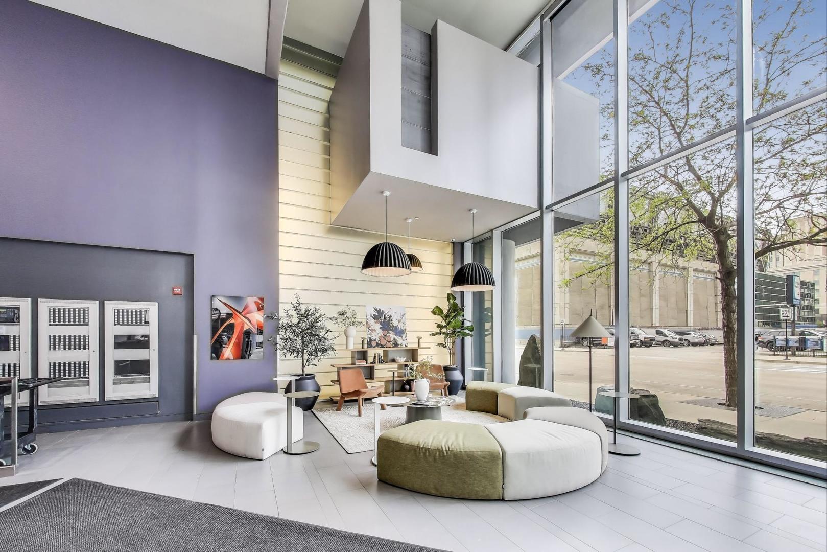 235 W VAN BUREN Street 3414
