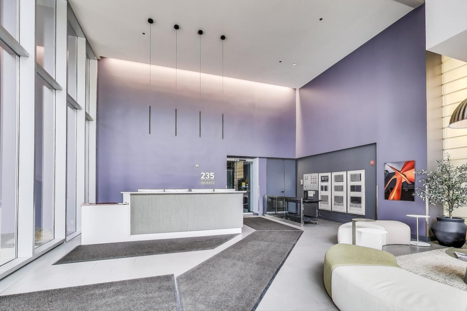 235 W VAN BUREN Street 3414