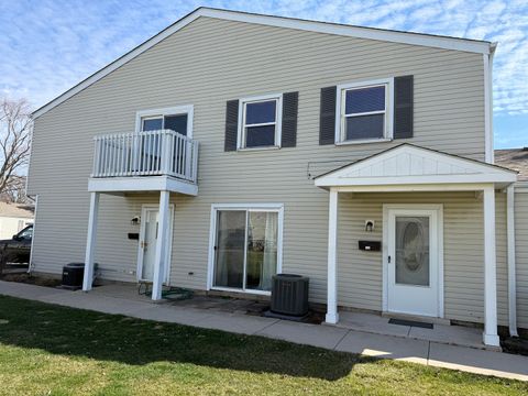 Photo of 335 David Court #B, Bartlett, IL 60103 (MLS # 12563097)