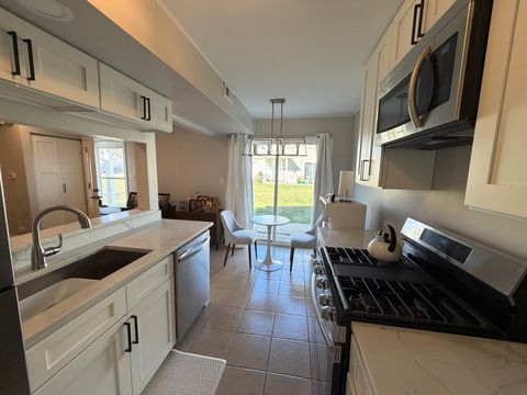 Tiny photo for 335 David Court #B, Bartlett, IL 60103 (MLS # 12563097)