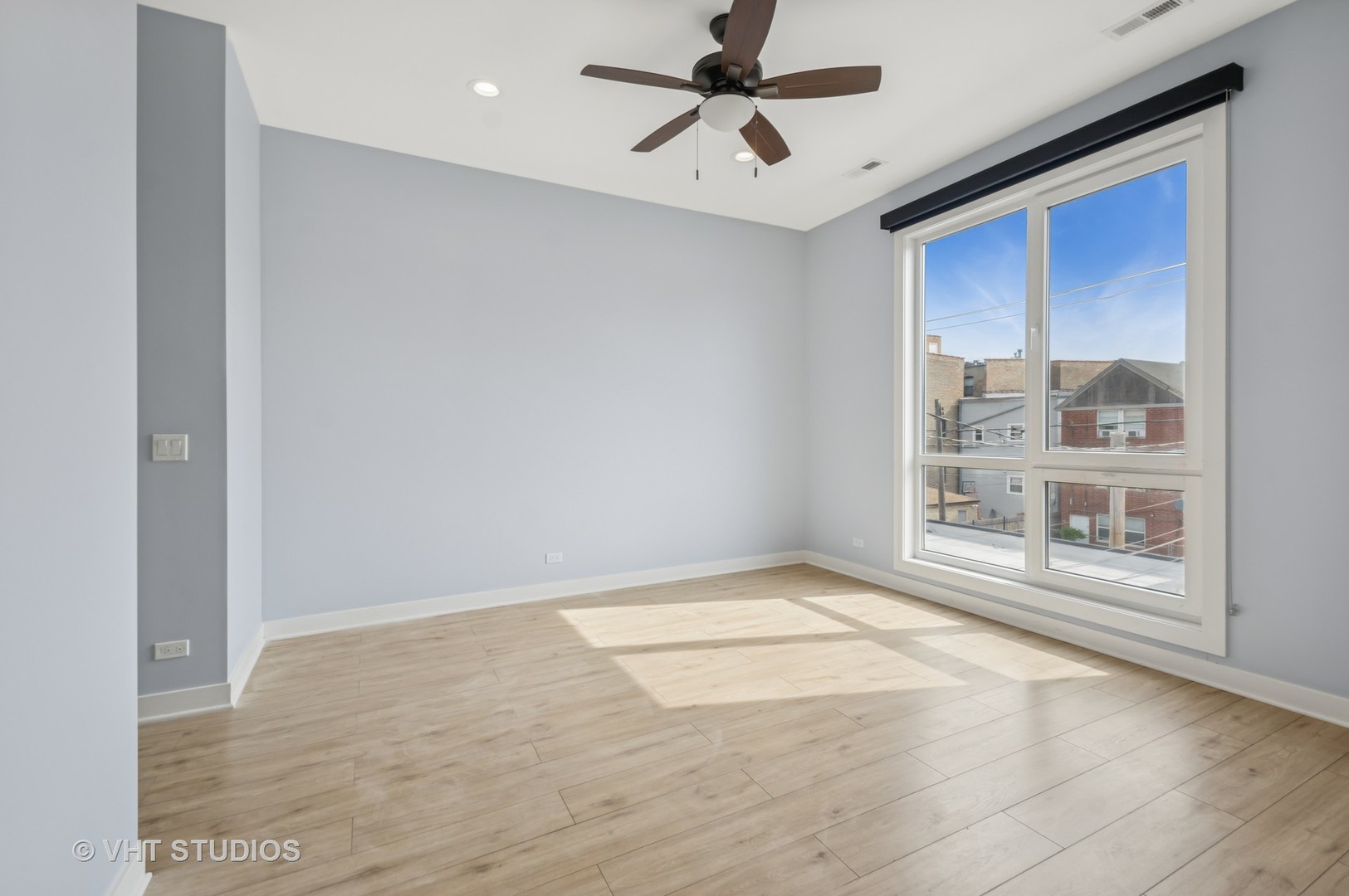 1441 N CALIFORNIA Avenue 2