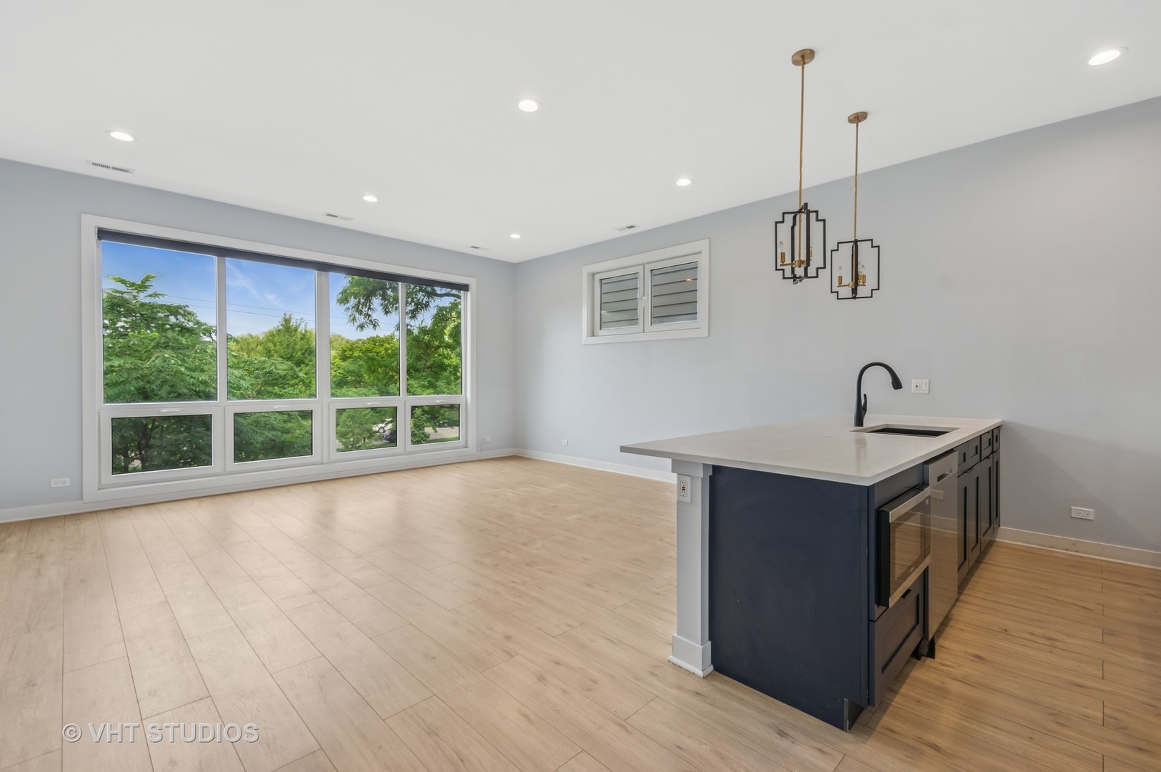 1441 N CALIFORNIA Avenue 2