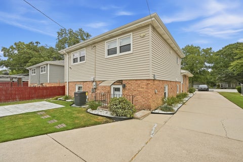 Tiny photo for 11748 S Laporte Avenue, Alsip, IL 60803 (MLS # 12774689)