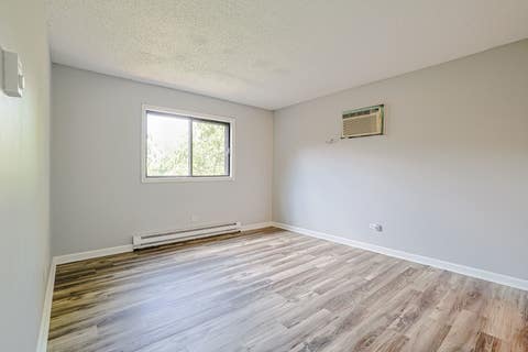Tiny photo for 210 KLEIN CREEK Court #5E, Carol Stream, IL 60188 (MLS # 12712046)