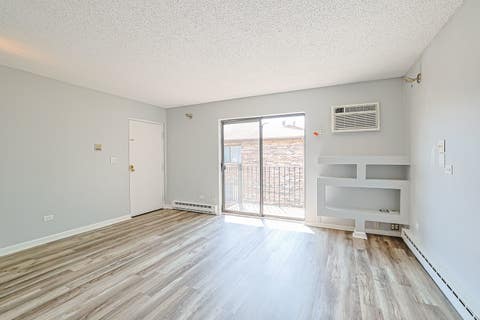 Tiny photo for 210 KLEIN CREEK Court #5E, Carol Stream, IL 60188 (MLS # 12712046)