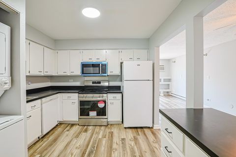 Tiny photo for 210 KLEIN CREEK Court #5E, Carol Stream, IL 60188 (MLS # 12712046)