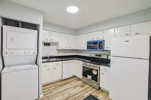 Tiny photo for 210 KLEIN CREEK Court #5E, Carol Stream, IL 60188 (MLS # 12712046)