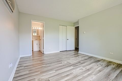 Tiny photo for 210 KLEIN CREEK Court #5E, Carol Stream, IL 60188 (MLS # 12712046)