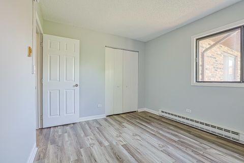 Tiny photo for 210 KLEIN CREEK Court #5E, Carol Stream, IL 60188 (MLS # 12712046)