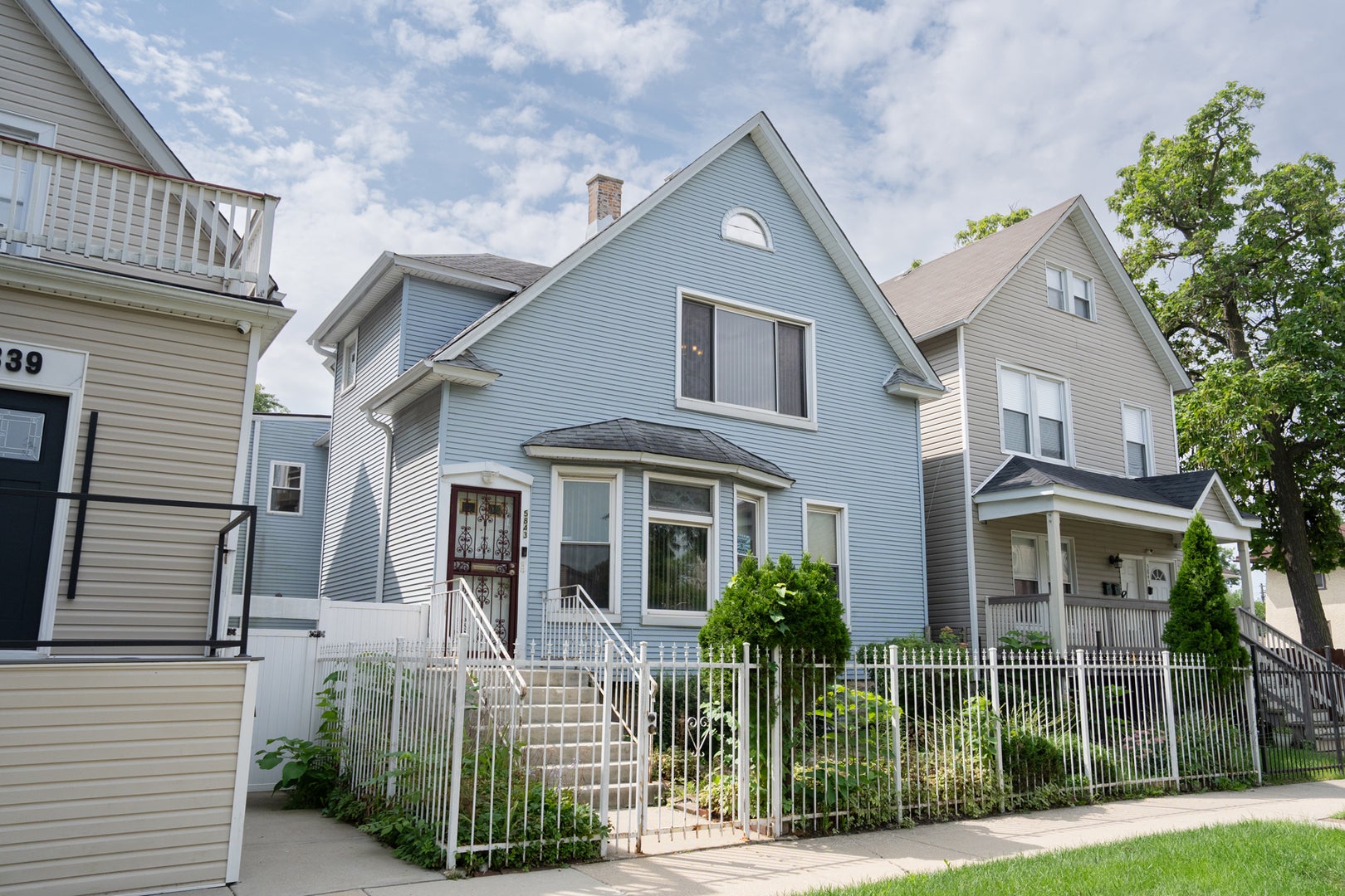 5843 W Iowa Street