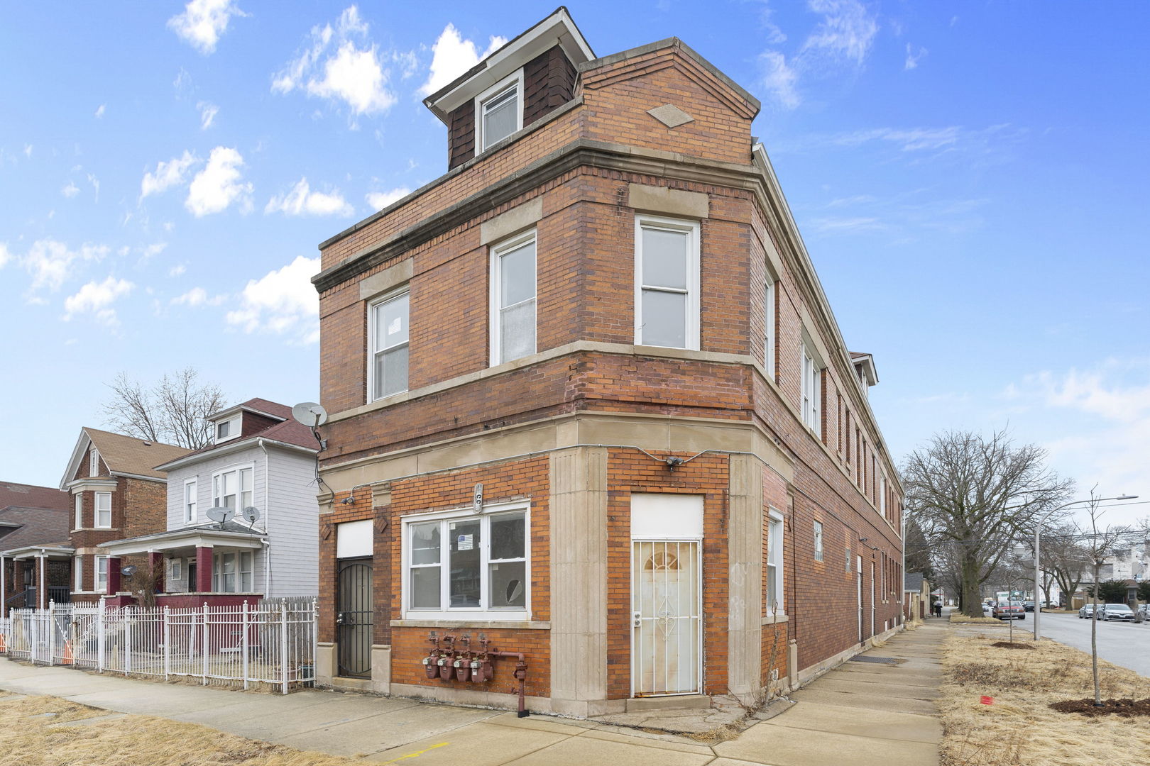 8559 S Escanaba Avenue