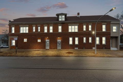 8559 S Escanaba Avenue Chicago IL 60617