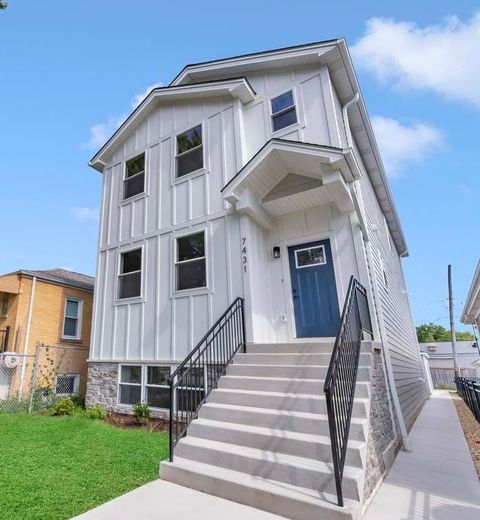 Photo of 7431 W Forest Preserve Avenue, Chicago, IL 60634 (MLS # 12518388)