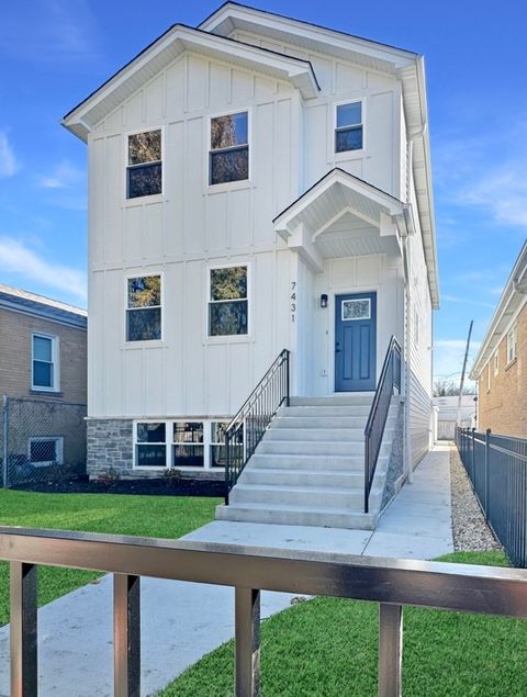 Photo of 7431 W Forest Preserve Avenue, Chicago, IL 60634 (MLS # 12518388)