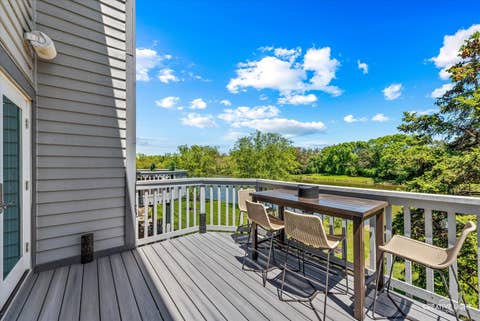 Tiny photo for 108 Waterside Place, Burr Ridge, IL 60527 (MLS # 12642069)