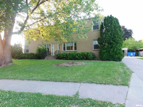 411 34TH Avenue East Moline IL 61244