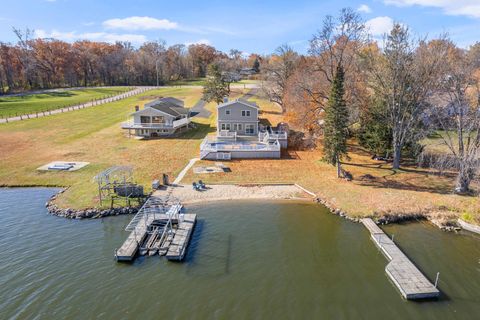 3 Holiday Drive Lake Holiday IL 60552