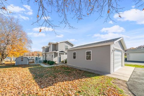 Tiny photo for 3 Holiday Drive, Lake Holiday, IL 60552 (MLS # 12532102)