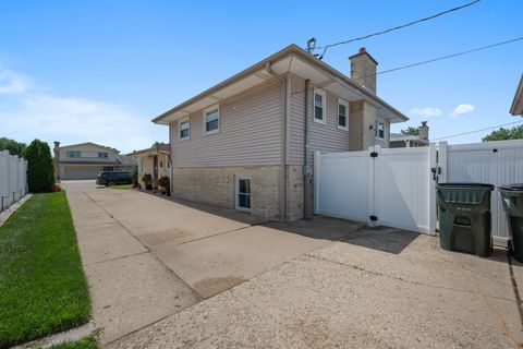 Tiny photo for 8426 W Betty Terrace, Niles, IL 60714 (MLS # 12514452)