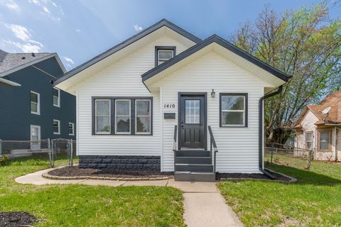 Photo of 1410 25th Street, Rock Island, IL 61201 (MLS # 12624780)