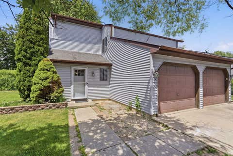 Photo of 930 AUTUMN Lane, Aurora, IL 60505 (MLS # 12703310)