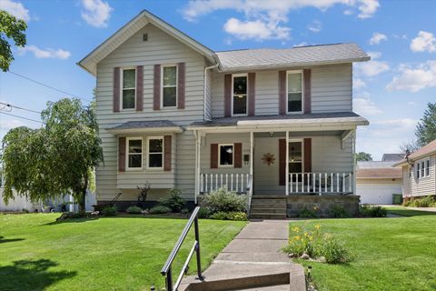 Photo of 1208 7TH Street, Clinton, IA 52732 (MLS # 12685128)