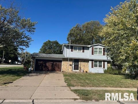 Photo of 2822 S HAMPTON Drive, Bettendorf, IA 52722 (MLS # QC4268563)