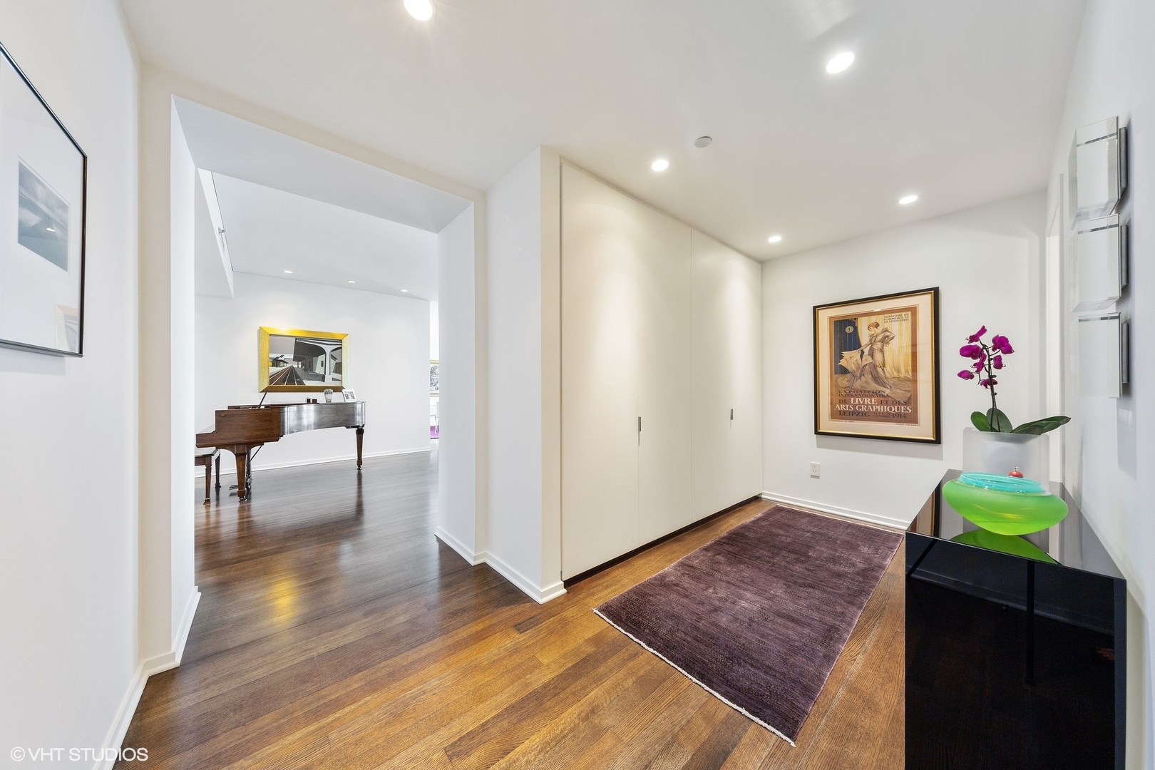 800 N Michigan Avenue 3502