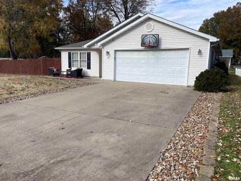 Tiny photo for 1204 BARBARA Lane, Marion, IL 62959 (MLS # QC4269276)