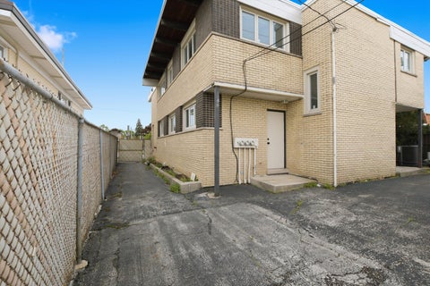 Tiny photo for 10550 W Cermak Road, Westchester, IL 60154 (MLS # 12632302)